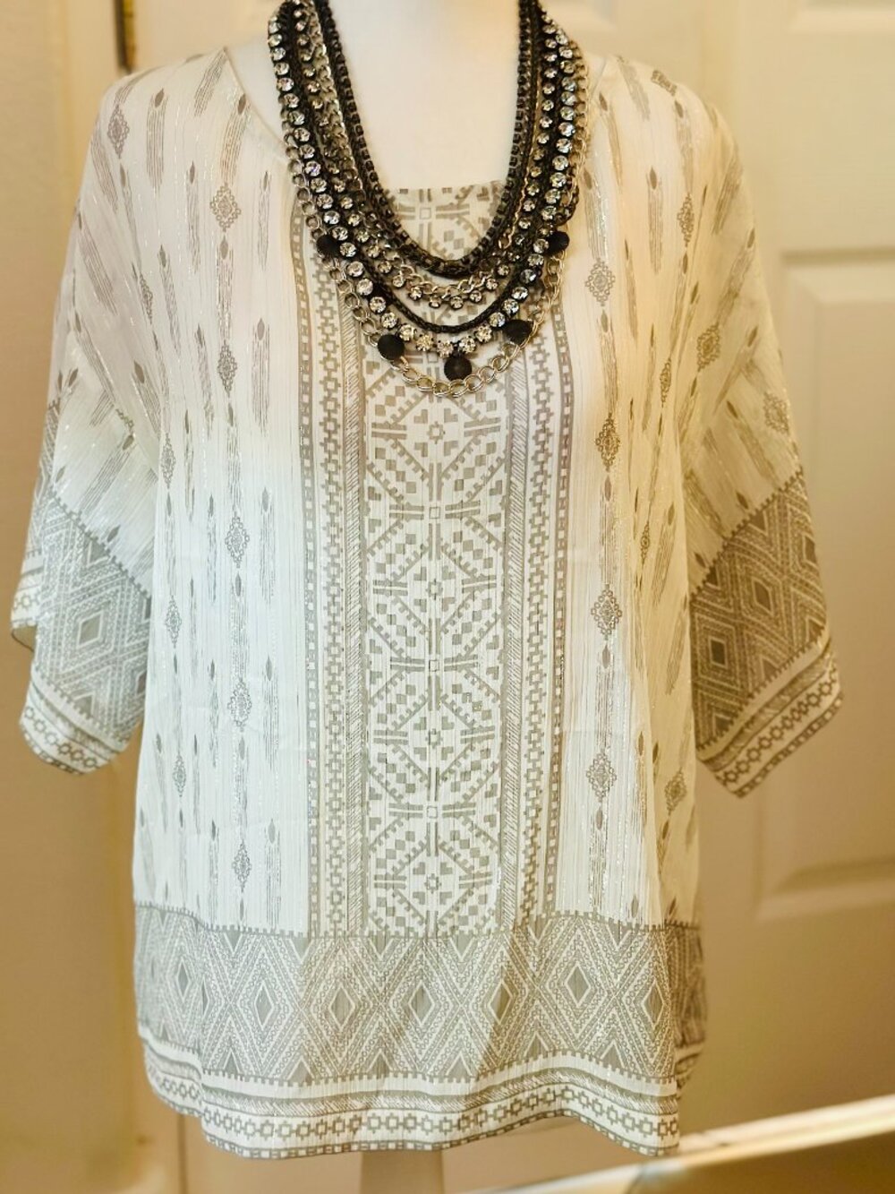 Vince Camuto Off White Gold Metallic Geometric Print Boho Glam Blouse Size M